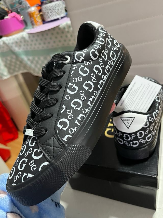 Deportivas Guess T36/37 Negro/Blanco Nuevas