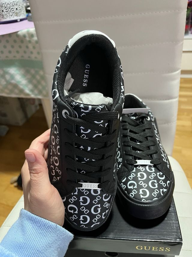 Deportivas Guess T36/37 Negro/Blanco Nuevas