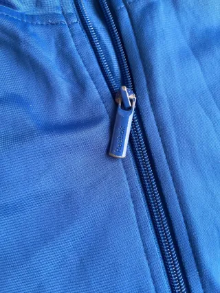 Chaqueta deportiva Reebok azul marino