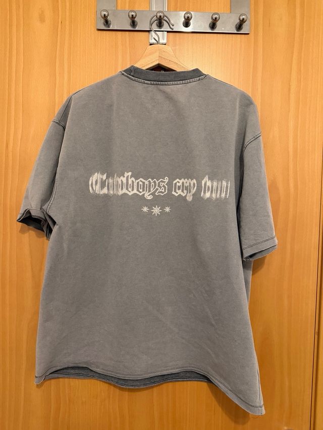 Camiseta Pull&Bear gris con estampado