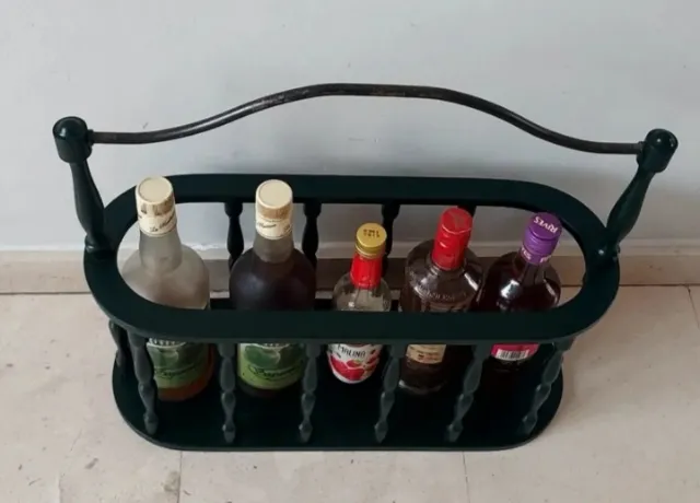 Portabottiglie in legno con manico in ferro battuto