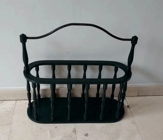 Portabottiglie in legno con manico in ferro battuto