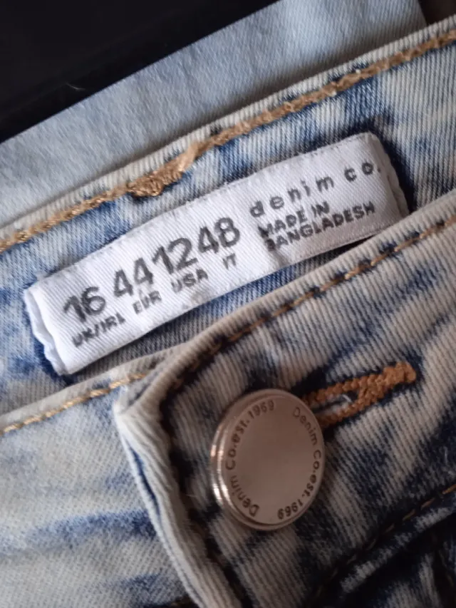 Pantalón vaquero elástico. T: 44