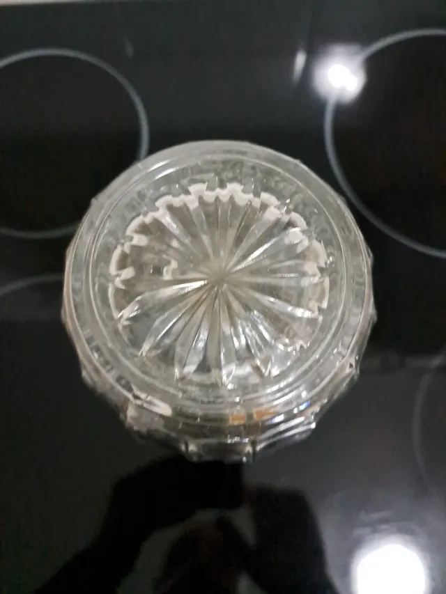 Jarrón de cristal con diseño floral