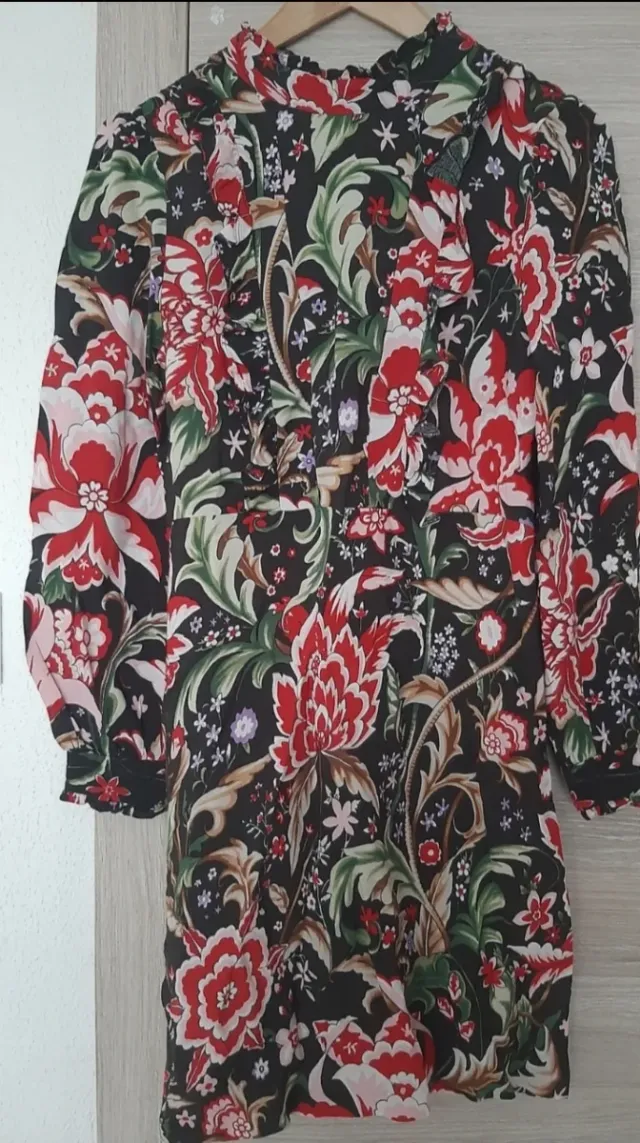 Vestido recto flores espalda encaje