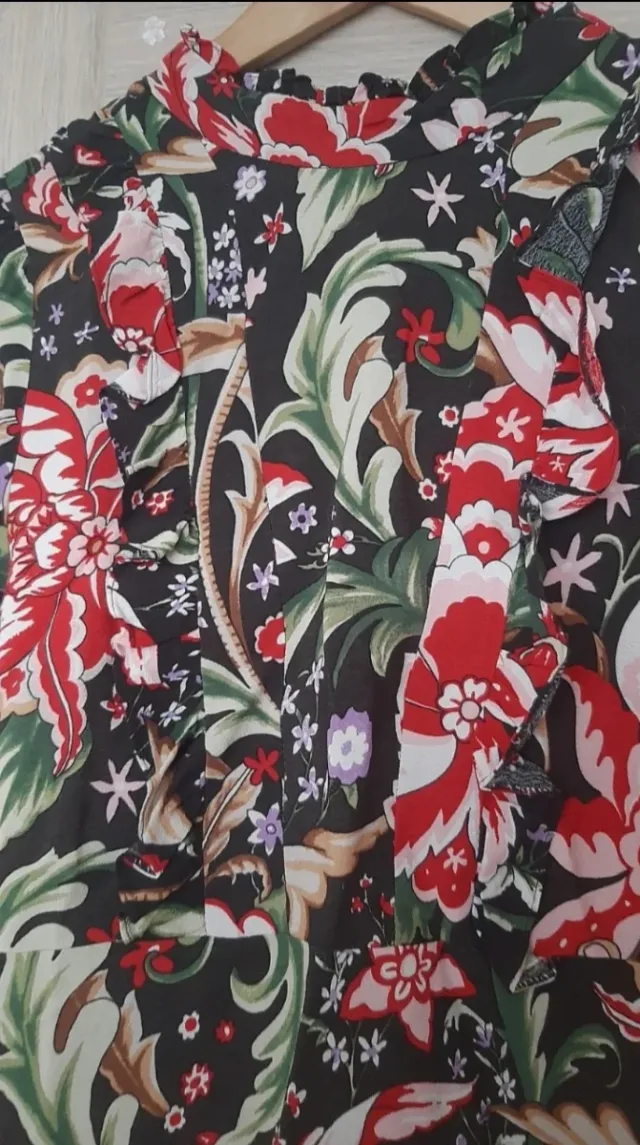 Vestido recto flores espalda encaje