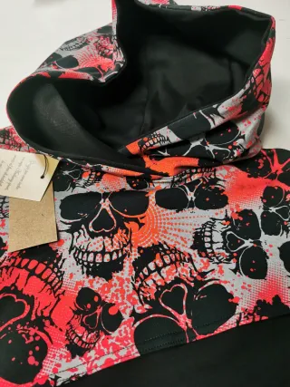 Felpa con stampa teschi e  cappuccio