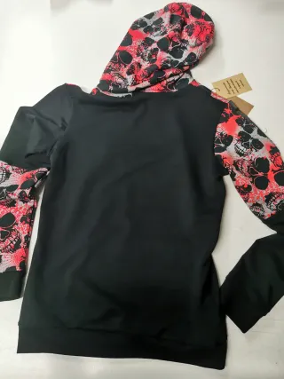 Felpa con stampa teschi e  cappuccio