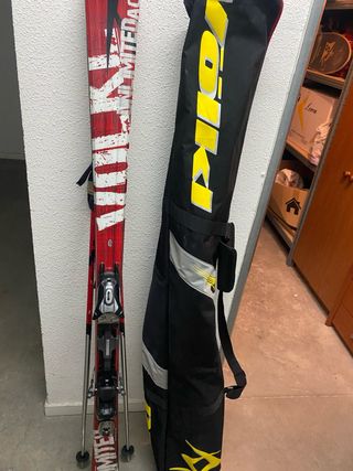Esquís y funda de esquí