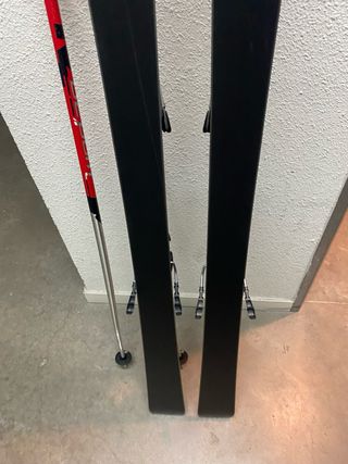 Esquís y funda de esquí