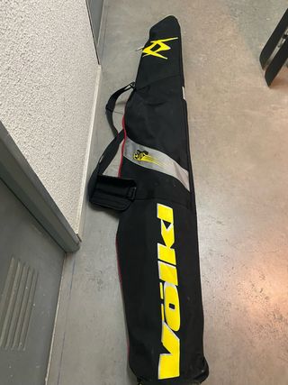 Esquís y funda de esquí