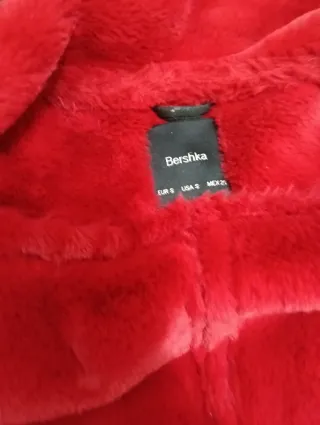 Chaqueta de cuero negra y roja