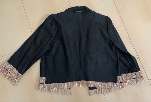 Chaqueta Niu Collection con flecos dorados