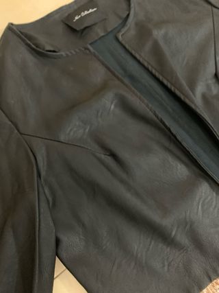 Chaqueta Niu Collection con flecos dorados