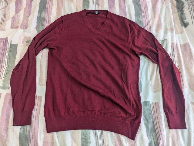 Jersey UNIQLO burdeos cuello pico Talla M
