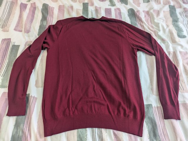 Jersey UNIQLO burdeos cuello pico Talla M