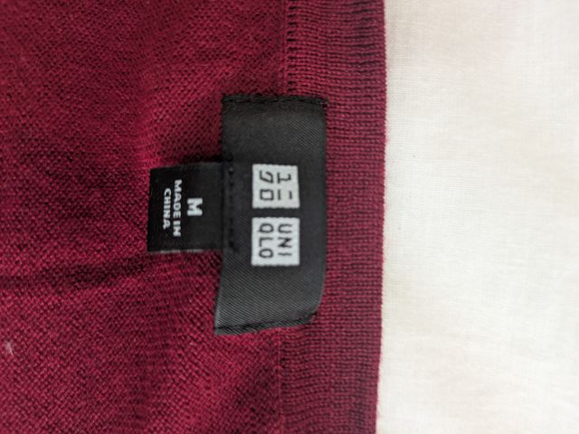 Jersey UNIQLO burdeos cuello pico Talla M