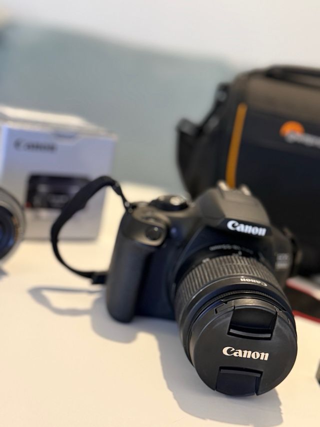 Cámara Canon EOS 1300D + Kit de Accesorios