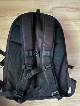 Mochila Amazon Basics Negra