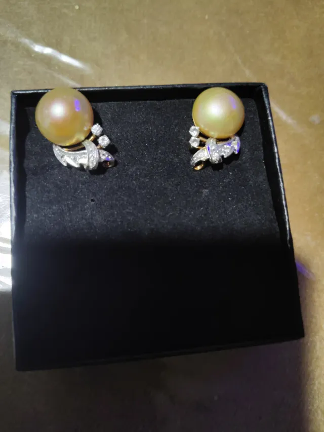 Orecchini con perle coltivate antiche e pietre