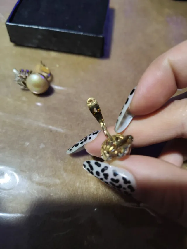 Orecchini con perle coltivate antiche e pietre