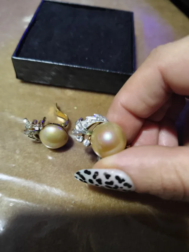 Orecchini con perle coltivate antiche e pietre