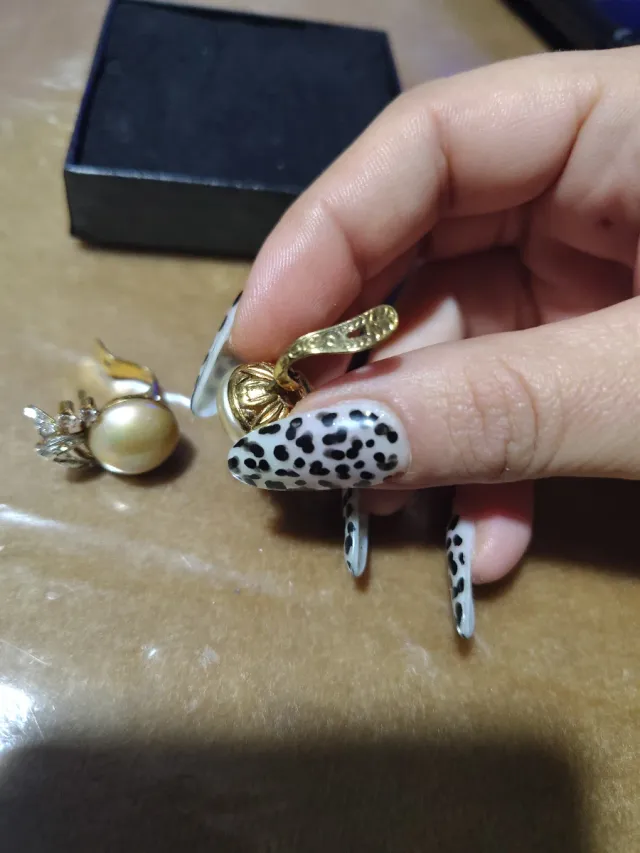 Orecchini con perle coltivate antiche e pietre