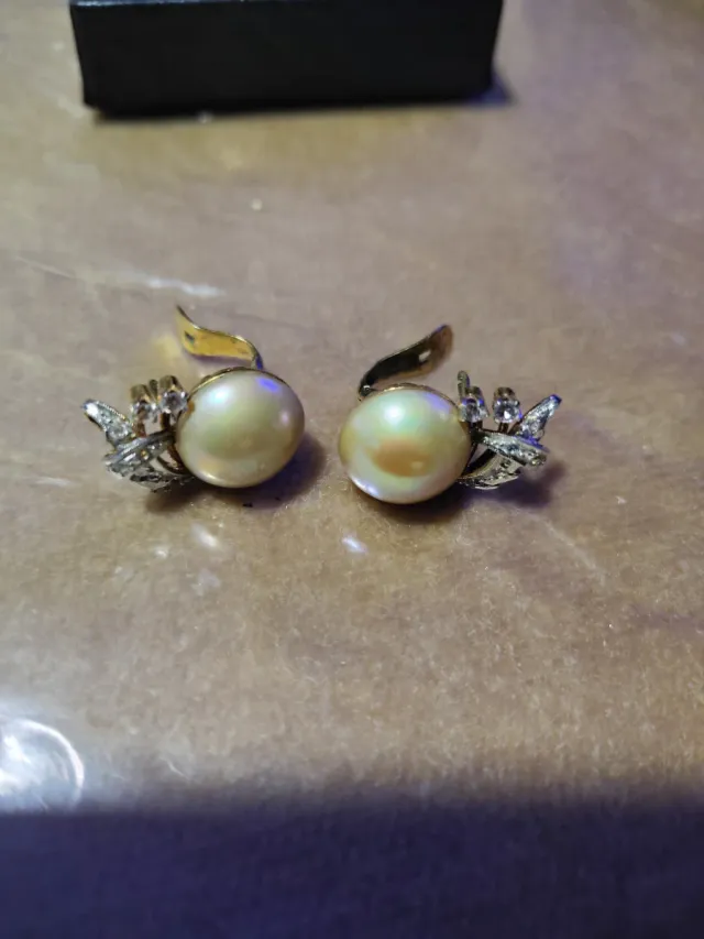 Orecchini con perle coltivate antiche e pietre