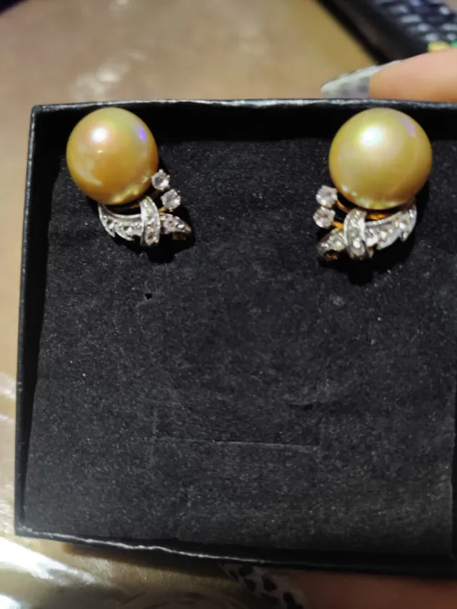 Orecchini con perle coltivate antiche e pietre