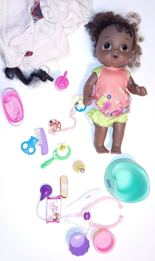 Muñeca Baby Alive con accesorios