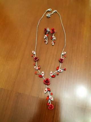 Conjunto Collar y Pendientes Rosa Roja