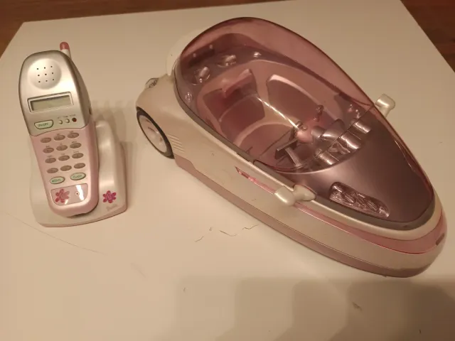 Coche Bratz y Teléfono Barbie