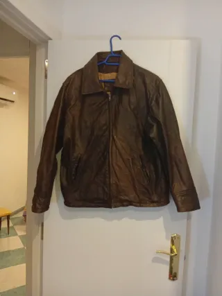 Chaqueta de cuero marrón