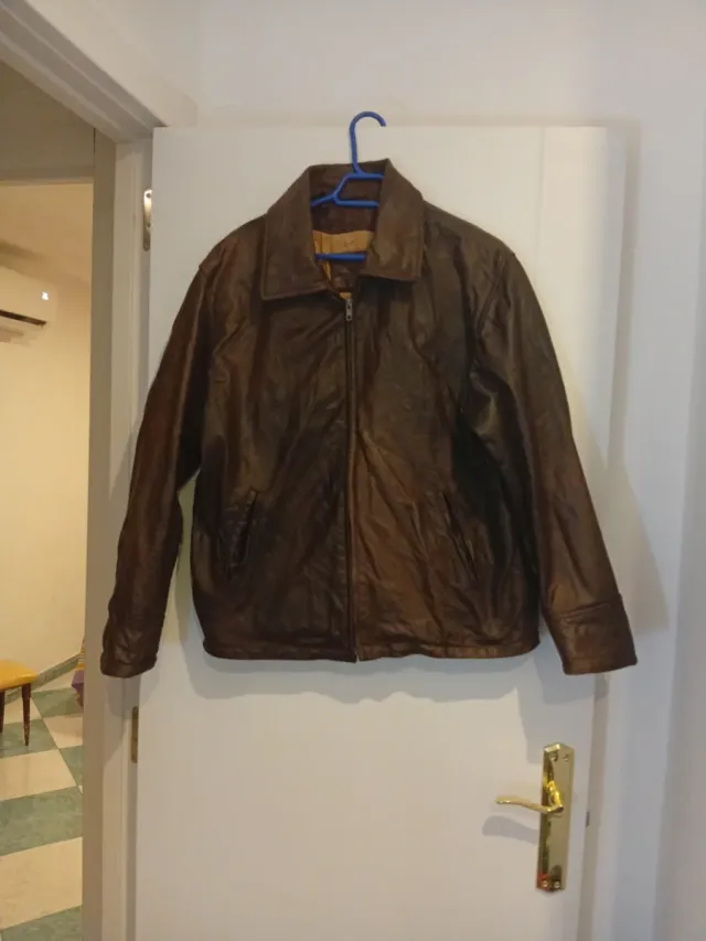 Chaqueta de cuero marrón