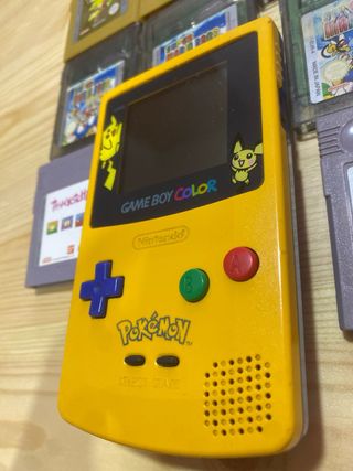 Game Boy Color Pikachu + giochi