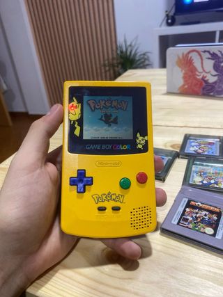 Game Boy Color Pikachu + giochi