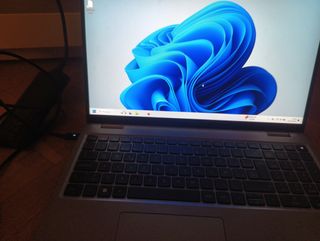 Dell Precision 3581 Portátil