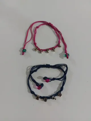 2 Pulseras con letras y abalorios