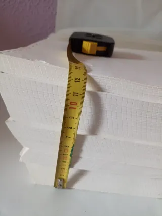 Paquete de papel continuo en color blanco.