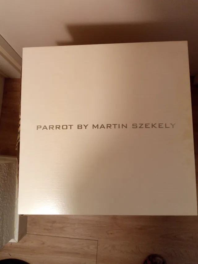 Marco digital Parrot by Szekely