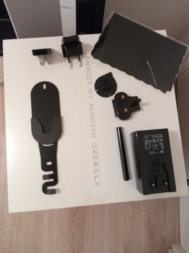 Marco digital Parrot by Szekely