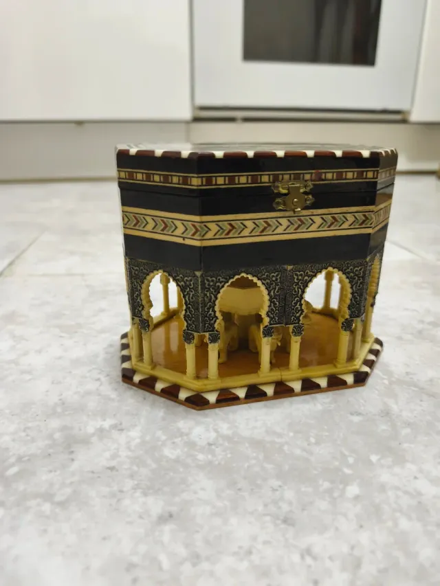 Caja joyero Taracea leones Alhambra de Granada