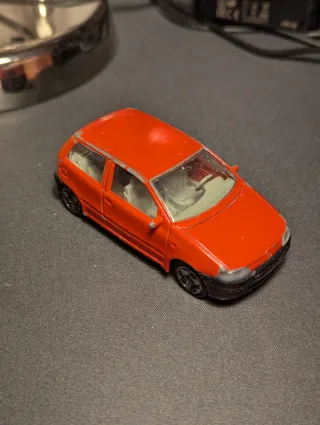 Modellino auto d'epoca Fiat Punto Bburago