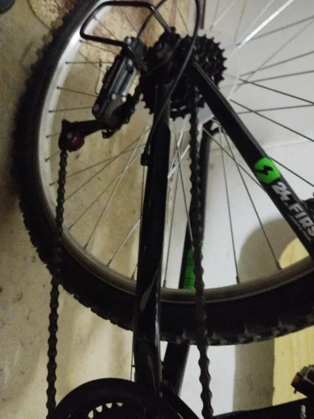 Bici juvenil negra 6 marchas poco usada