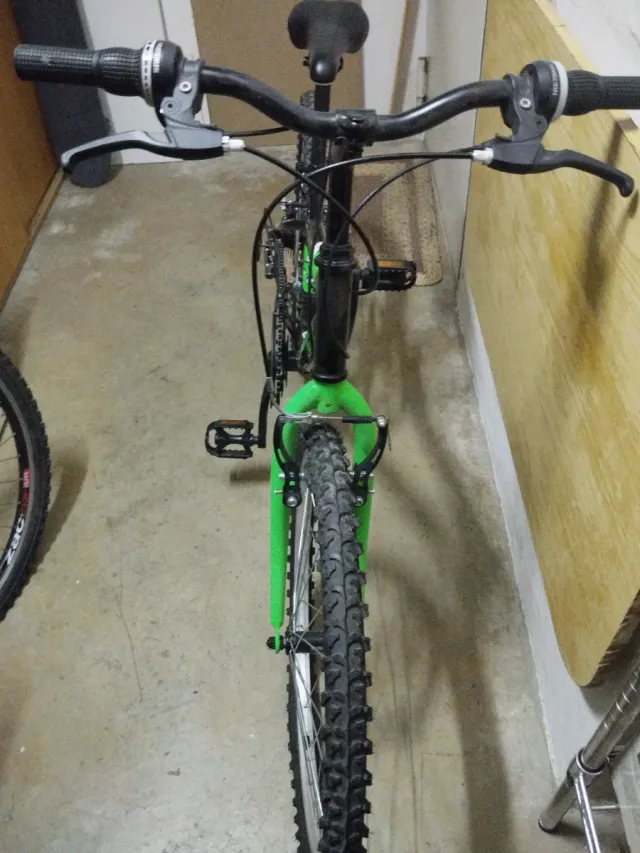 Bici juvenil negra 6 marchas poco usada