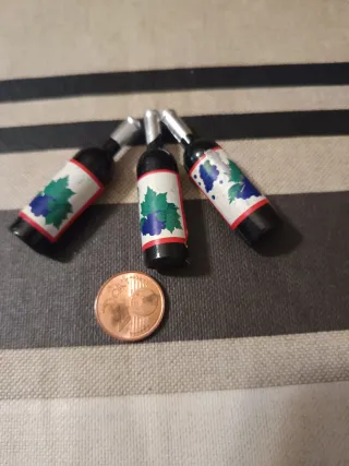Bottiglie di vino in miniatura