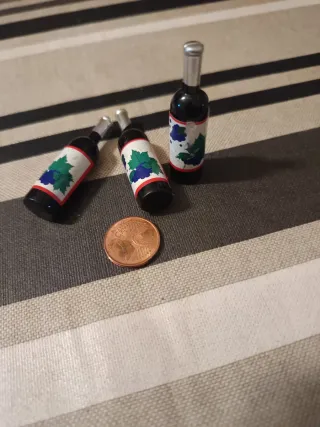 Bottiglie di vino in miniatura
