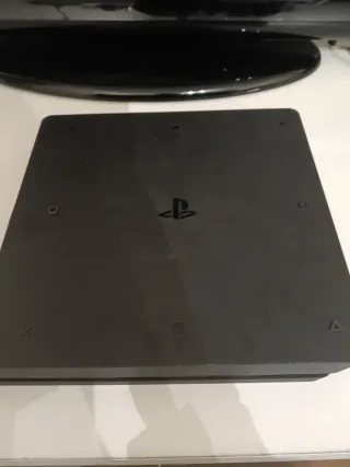 Ps4 Sony Negra, sin mando