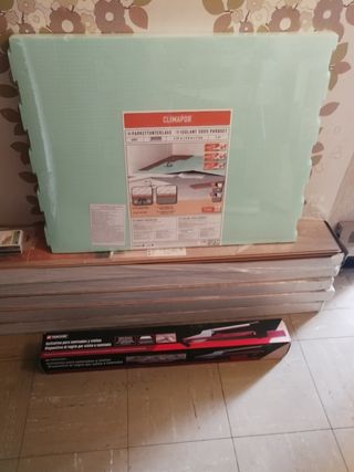 Suelo laminado,herramientas, aislante y guillotina