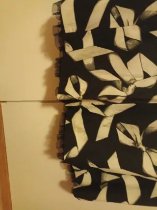 Falda estampada lazos blanco y negro